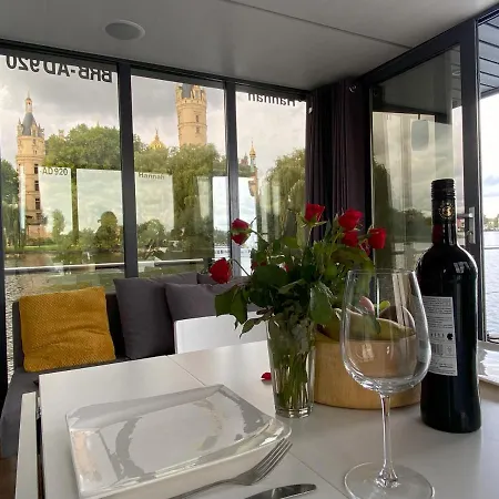 Bådhotel Cosy Hannah - Festlieger Schwerin (Mecklenburg-Vorpommern)