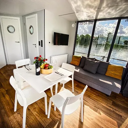 Bådhotel Cosy Hannah - Festlieger Schwerin (Mecklenburg-Vorpommern)