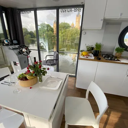 Bådhotel Cosy Hannah - Festlieger Schwerin (Mecklenburg-Vorpommern)