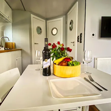 Bådhotel Cosy Hannah - Festlieger